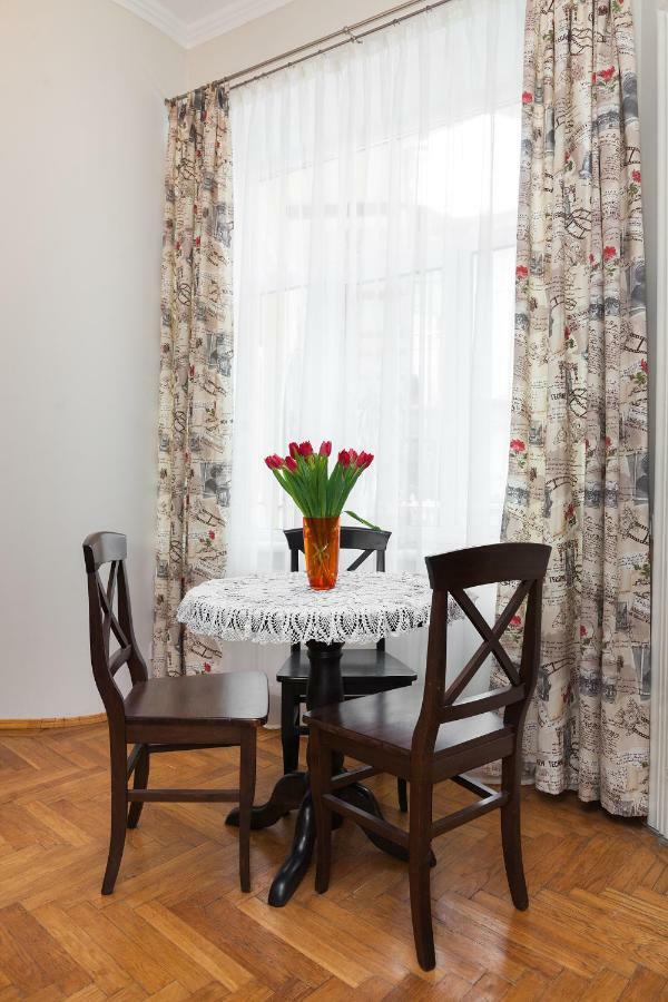 Apartments White House Lviv Luaran gambar