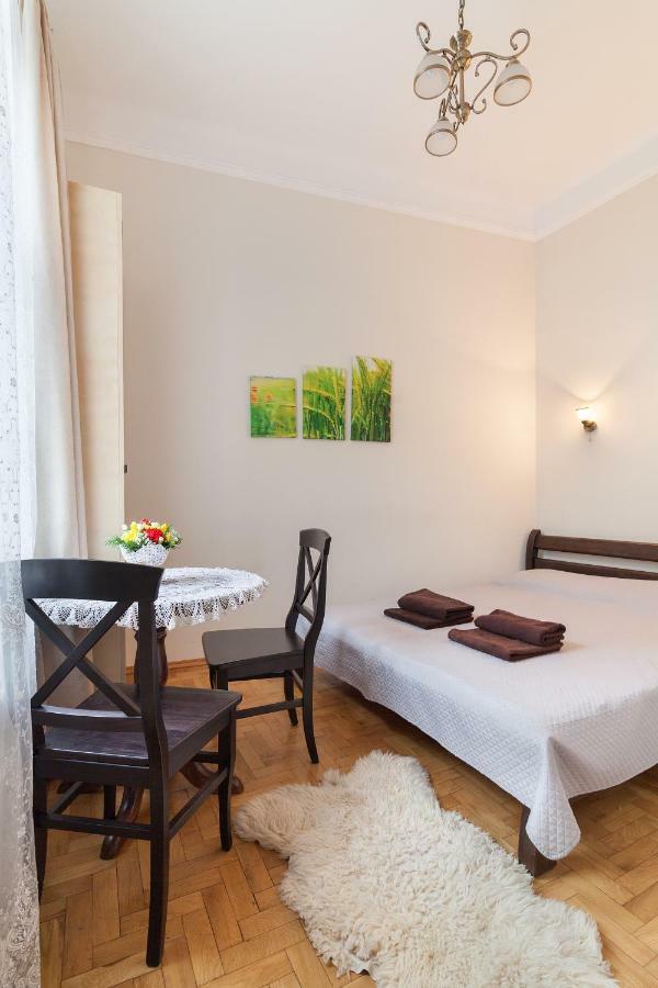 Apartments White House Lviv Luaran gambar